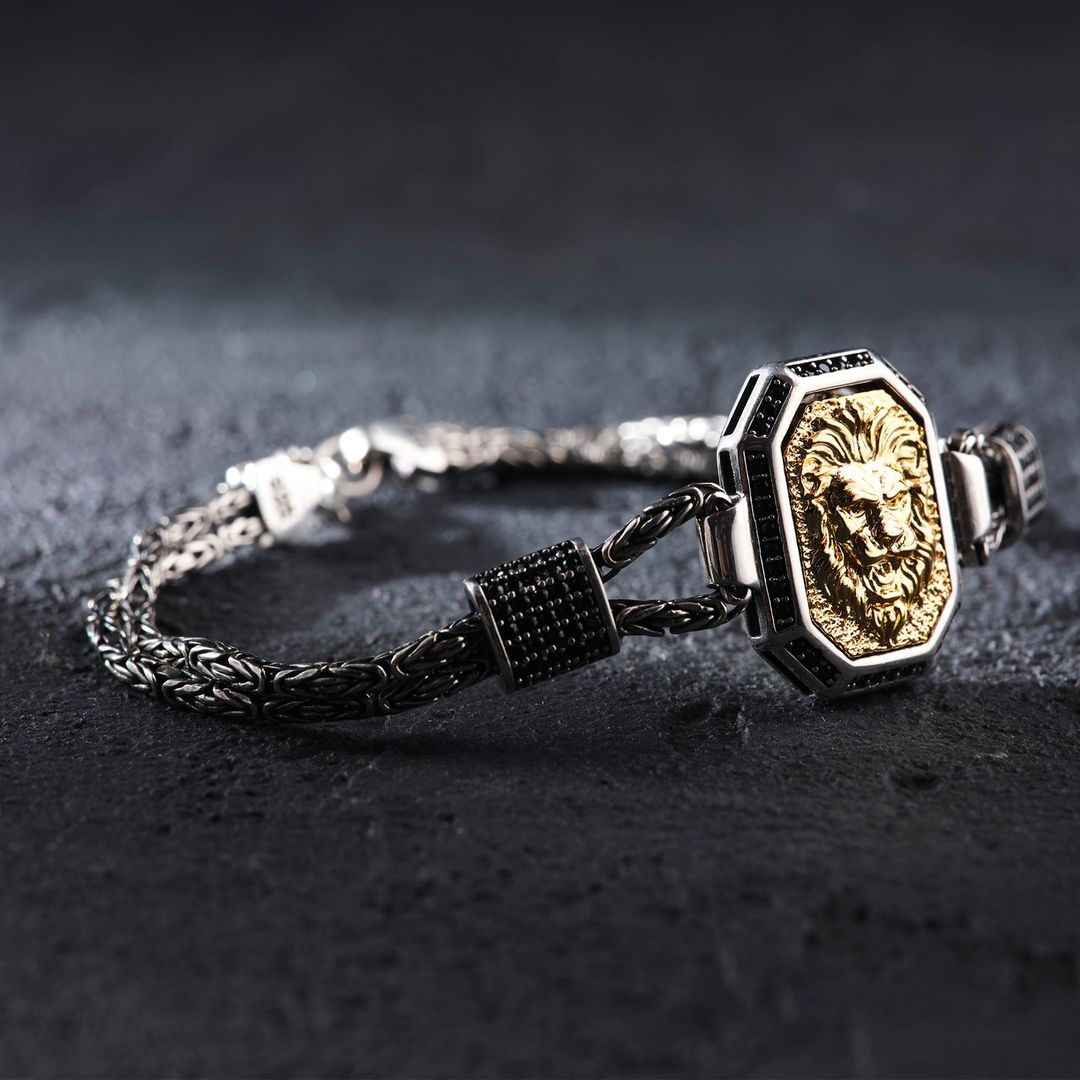 RARE PRINCE by CARAT SUTRA | Unique Oxidized Lion Bracelet for Men | 925 Sterling Silver Bracelet | Men's Jewelry | With Certificate of Authenticity and 925 Hallmark - caratsutra