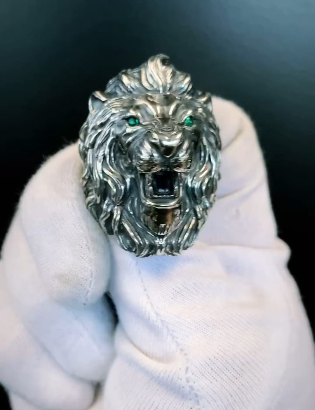 100g Unique Designed 3D Lion Face Ring with real Emerald green eyes | 925 Sterling Silver Oxidized Ring | With Certificate of Authenticity and 925 Hallmark