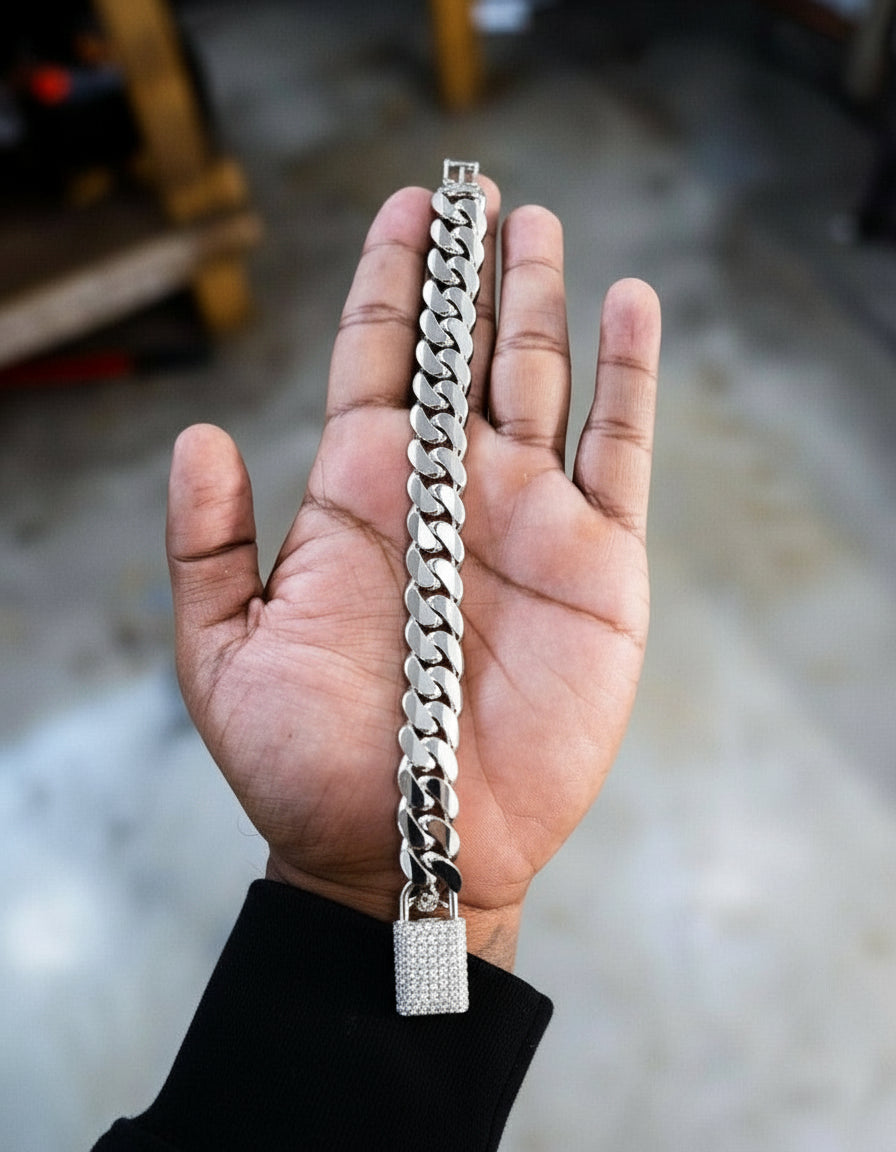 RARE PRINCE by CARAT SUTRA Solid 12mm Miami Cuban Link Bracelet