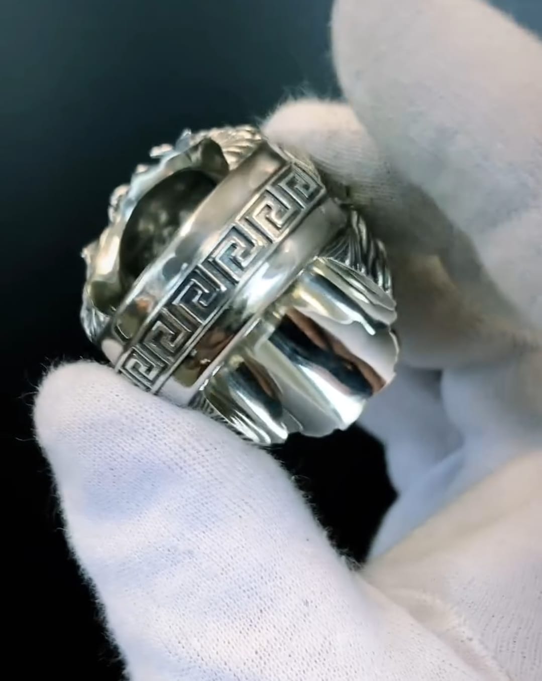 100g Unique Designed 3D Lion Face Ring with real Emerald green eyes | 925 Sterling Silver Oxidized Ring | With Certificate of Authenticity and 925 Hallmark