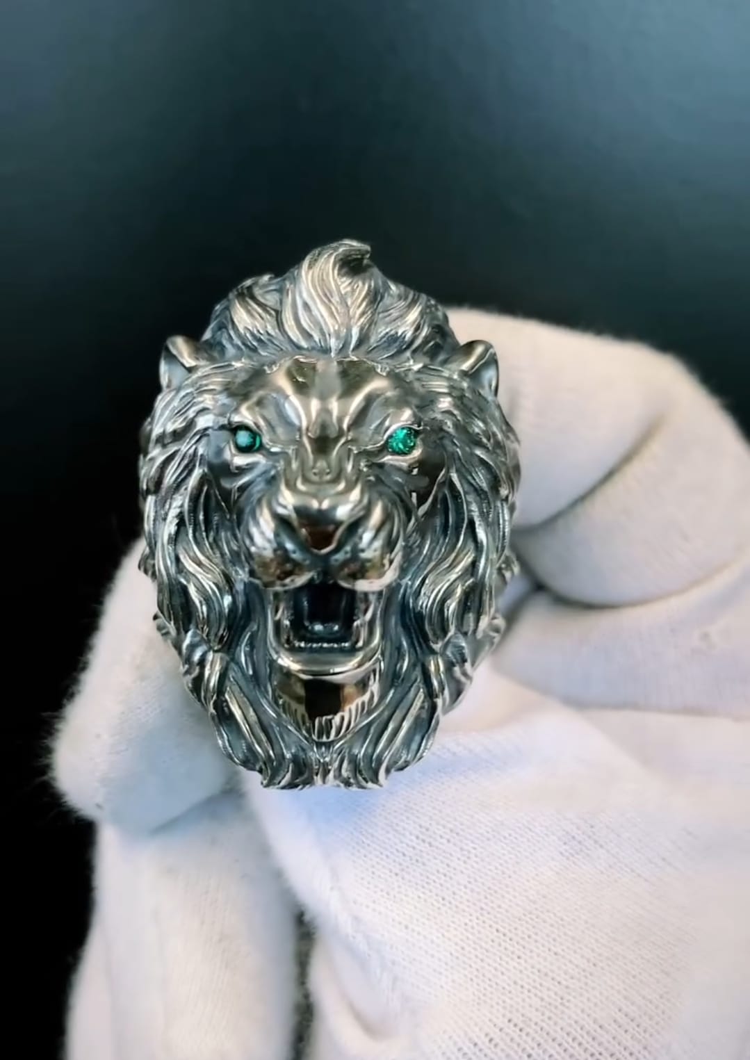 100g Unique Designed 3D Lion Face Ring with real Emerald green eyes | 925 Sterling Silver Oxidized Ring | With Certificate of Authenticity and 925 Hallmark