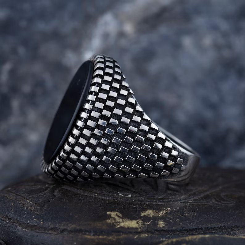 RARE PRINCE by CARAT SUTRA Classic Signet Ring with Natural