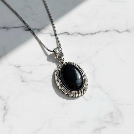 15ct Natural Black Onyx (Aqeeq), Pendant - caratsutra