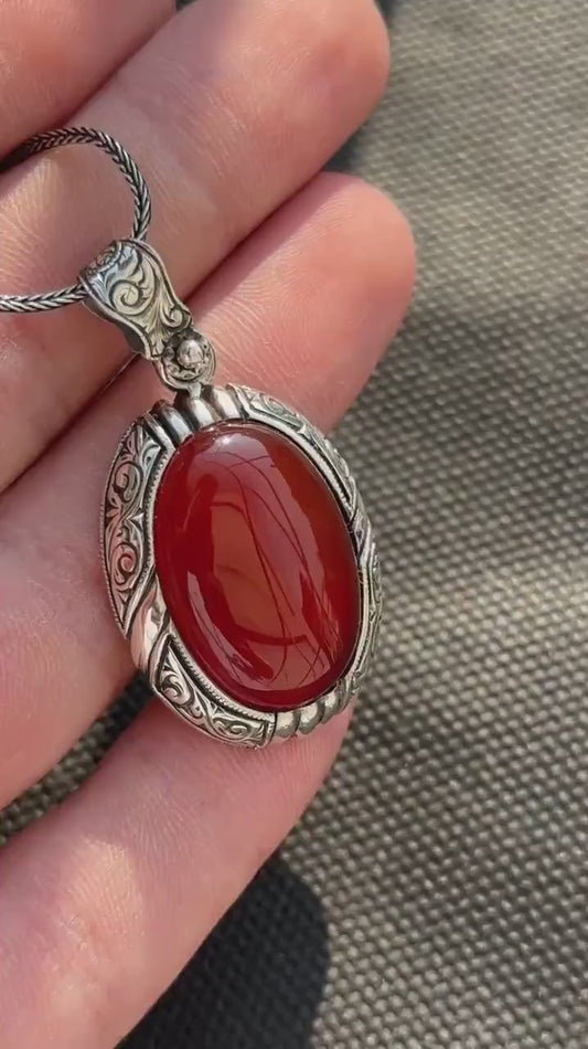 15ct Natural Red Onyx (Yemeni Aqeeq), 925 Sterling Silver Pendant