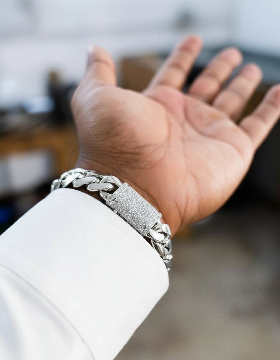 RARE PRINCE by CARAT SUTRA Solid 16mm Miami Cuban Link Bracelet