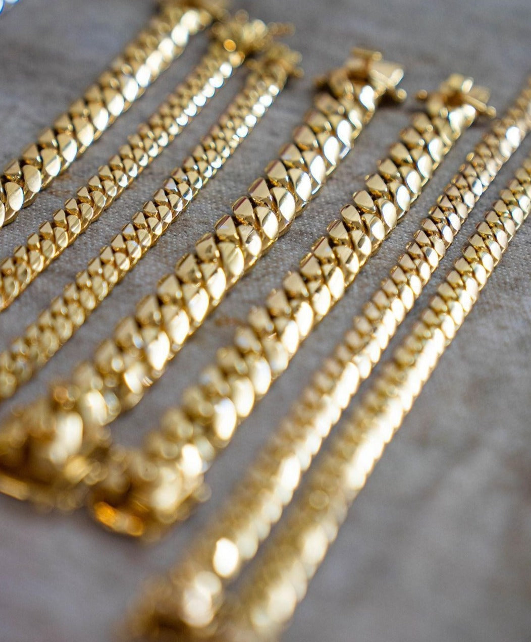 1 Gram Gold Plated Linked Nawabi Sophisticated Design Bracelet for Men -  Style C476 – Soni Fashion®